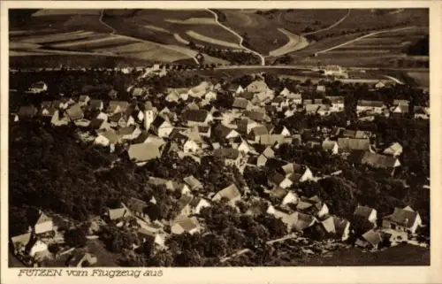 Ak Fützen Blumberg am Schwarzwald, Luftaufnahme von  viele Dächer, ländliche Umgebung