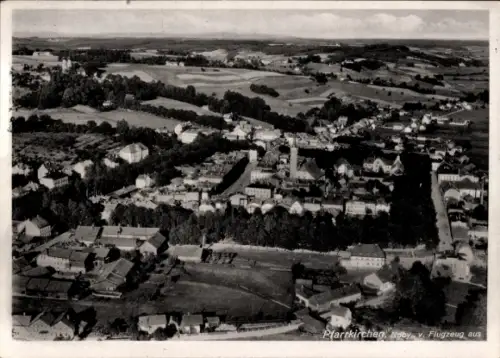 Ak Pfarrkirchen in Niederbayern, Luftaufnahme von  Landschaft, Gebäude, Straßen