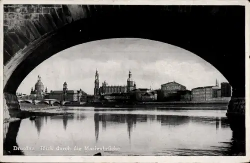 Ak Dresden Altstadt, Blick durch die Marienbrücke, Elbe,  Gebäude