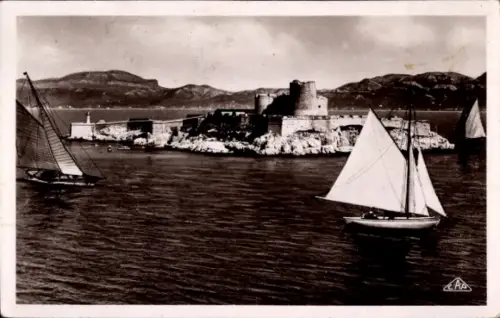 Ak Marseille Bouches du Rhône, Burg auf einer Insel, Segelboote, Wasserlandschaft