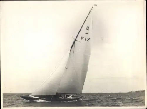 Foto Wassersport, Segelboot F12