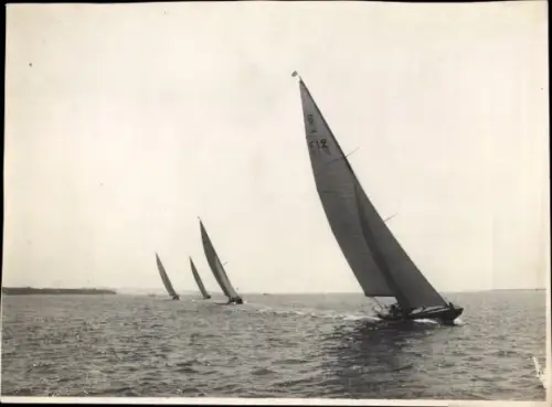Foto Wassersport, Segelboot F12