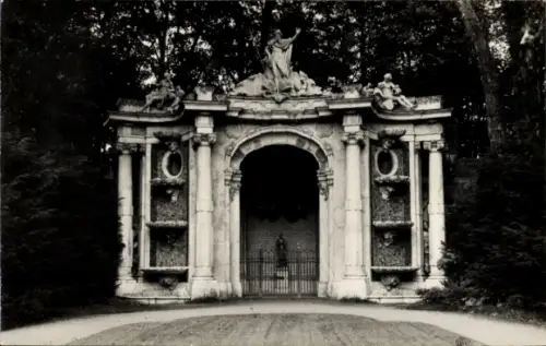 Foto Ak Potsdam, Park Sanssouci, Neptungrotte
