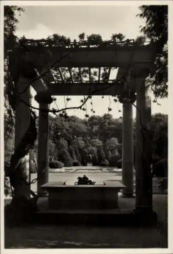 Ak Potsdam in Brandenburg, Schloss Sanssouci, Der Bogenschütze im Sizilianischen Garten