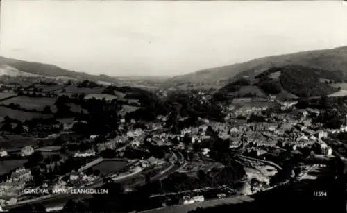 Ak Llangollen Wales, Landschaftsansicht,  Berge, Fluss, Häuser