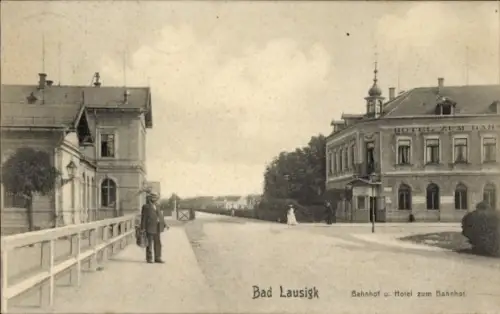 Ak Bad Lausigk Bad Lausick in Sachsen, Bahnhof, Hotel zum Bahnhof