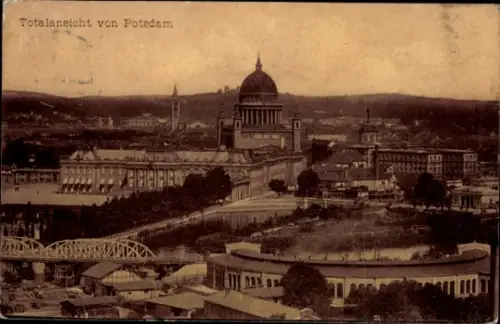Ak Potsdam, Totalansicht von   Gebäude, Landschaft, 