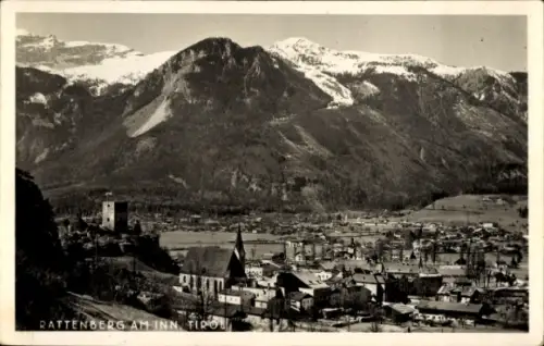 Ak Rattenberg am Inn Tirol, Schneebedeckte Berge, Stadtansicht,  Tirol