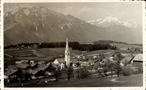 Foto Ak Rinn in Tirol, Gesamtansicht, Rinner Hof, Kirche