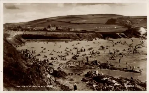 Ak Woolacombe Devon England, Strandansicht, viele Menschen, Wellen, Küstenlandschaft, Woolacombe