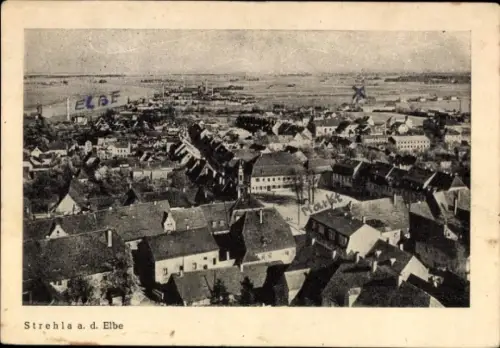 Ak Strehla an der Elbe Sachsen, Luftaufnahme von Strehla, Elbe, Häuser, Markt, Beschriftungen