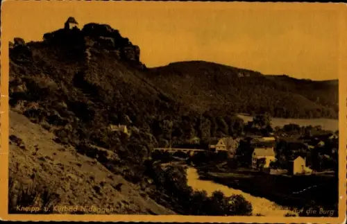 Ak Nideggen in der Eifel, Burg auf einem Hügel, Fluss, Häuser, Landschaft