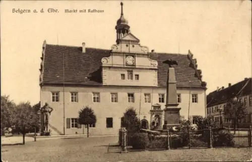Ak Belgern an der Elbe Sachsen,  Markt mit Rathaus, Denkmal, Bäume