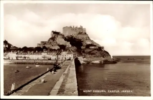 Ak Gorey Kanalinsel Jersey, Mont Orgueil Castle, Mont Orgueil Castle,  Küstenansicht, Boote im Wa