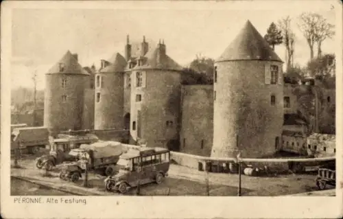 Ak Péronne Somme, alte Festung, deutsche Armeefahrzeuge, Krieg 1914/17