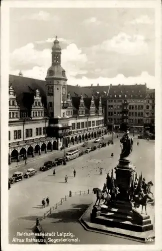 Ak Leipzig, altes Rathaus, Siegesdenkmal