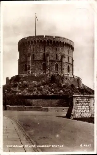 Ak Windsor Berkshire England, Runde Turm, Windsor Castle, Schwarz-Weiß-Foto, 