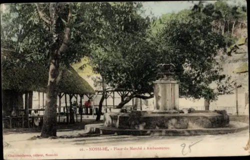 CPA Nosy Be Nossi Be Madagascar, Place du Marché à Ambanourou