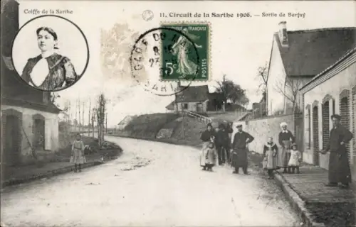 Ak Berfay Sarthe, Frau mit Kopfbedeckung, Straße, Kinder, Häuser, Poststempel, Jahr 1906