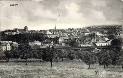 Ak Saverne Zabern Elsass Bas Rhin, Stadtansicht von  Häuser, Bäume, Wolken, keine Persönlichkeite