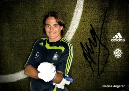 Ak Fußballerin Nadine Angerer, Portrait, Autogramm, 1. FFC Turbine Potsdam, Adidas