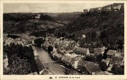 Ak Ornans Doubs, Blick auf  Fluss Loue, Häuser, Hügel