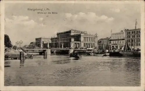 Ak Kaliningrad Königsberg Ostpreußen, Königsberg i. Pr., Blick auf die Börse, Wasser, Boote, Gebä