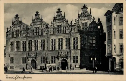 Ak Gdańsk Danzig, Zeughaus, Gebäude im Stil der Backsteingotik, architektonische Details