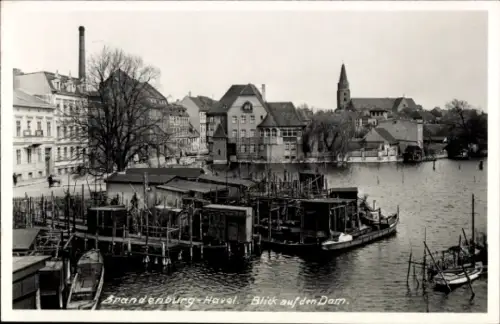 Foto Ak Brandenburg an der Havel, Bootsanleger, Blick auf den Dom