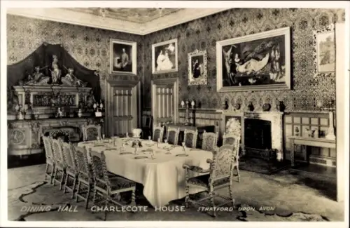 Ak Stratford upon Avon Warwickshire England, Esszimmer, Charlecote House, Tisch gedeckt, Gemälde 