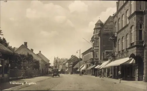 Ak Trelleborg Schweden, Algatan, Straßenpartie, Geschäfte