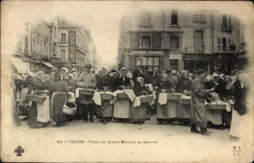 CPA Tours Indre et Loire, Place du Grand Marché au beurre