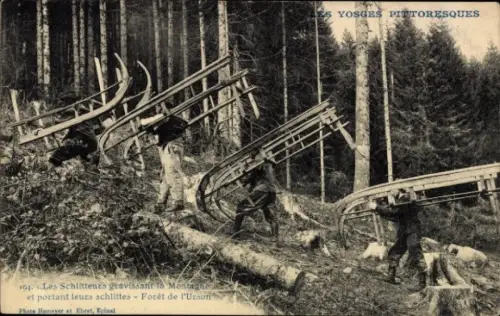 Ak Vosges Frankreich, Foret de l'Urson, Les Schlitteurs gravissant la Montagne