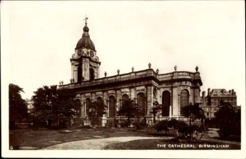 Ak Birmingham West Midlands England, Kathedrale in  Bäume, Garten,  Architektur