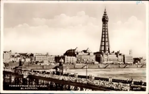Ak Blackpool Lancashire England, Turm von der Nordpier,  Menschenmenge, nmotiv