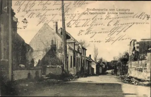 Ak Lassigny Oise, Straßenpartie, von französischer Artillerie beschossen
