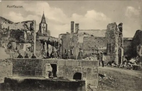 Ak Montfaucon d'Argonne Meuse, Zerstörte Gebäude, Soldaten, Brunnen, Kirche, Montfaucon