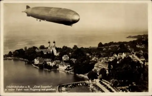 Ak Friedrichshafen am Bodensee, Luftschiff LZ 127 Graf Zeppelin, Fliegeraufnahme