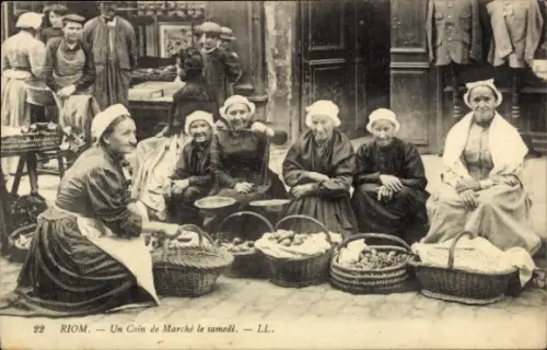 CPA Riom Puy de Dôme, Un Coin de Marché le samedi