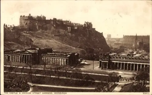 Ak Edinburgh Schottland, Schloss, Princes Street Gardens,   