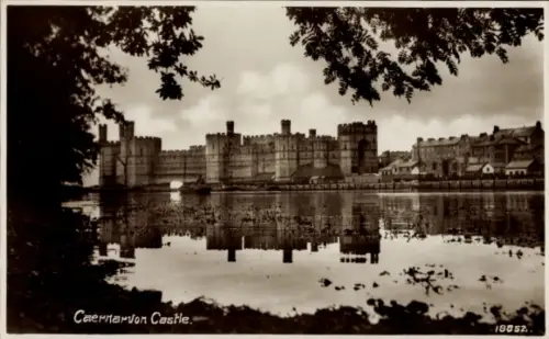 Ak Caernarvon Wales, Schloss