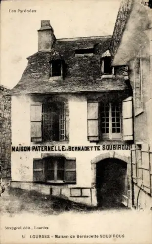 Ak Lourdes Hautes Pyrénées, Haus von Bernadette Soubirous, Les Pyrénées, schwarz-weiß Bild