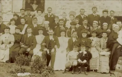 Foto Ak Haute-Vienne, Gruppenbild, Festgesellschaft