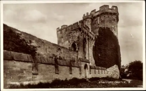 Ak Stafford West Midlands England, Stafford Castle,  Burg, Mauer, Pflanzenbewuchs