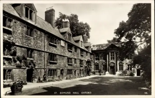 Ak Oxford Oxfordshire England, St. Edmund Hall,   Gebäude, Pflanzen, keine Personen