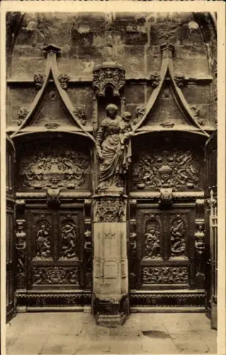 Ak Avignon Vaucluse, Holztüren mit Skulpturen, Renaissance-Stil, Eglise Saint-Pierre, Avignon