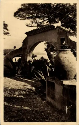 CPA Côte d’Azur, Entrée d'une villa sur le littoral
