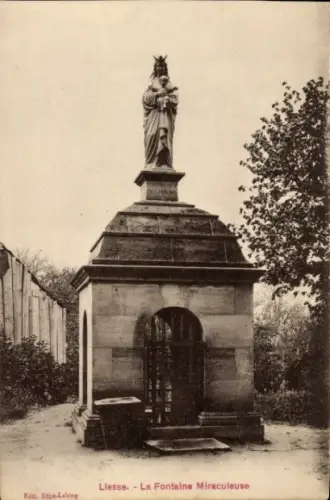 Ak Notre Dame de Liesse Aisne, Statue der Jungfrau Maria, Brunnen, Bäume, Schwarz-Weiß-Foto