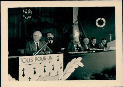 Foto Le Pouliguen Loire Atlantique, Menschen am Tisch, Veranstaltung