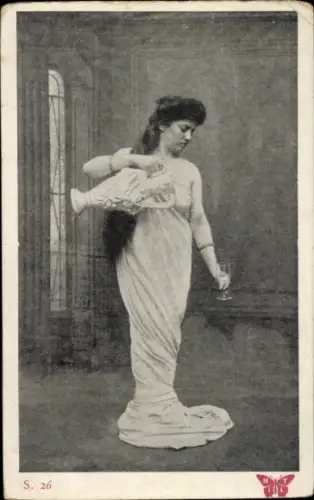 Ak Frau mit Wasserkrug, Porträt